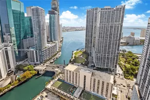 41 SE 5th St, Miami, FL 33131 - Photo 43