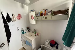 1100 NE 1st Ct, Hallandale Beach, FL 33009 - Photo 23