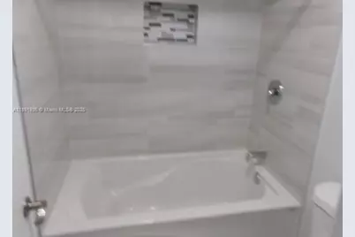 17038 NW 66th Ct, Hialeah, FL 33015 - Photo 15