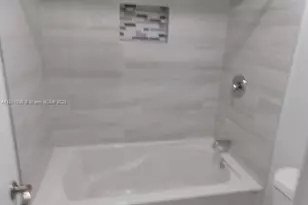 17038 NW 66th Ct, Hialeah, FL 33015 - Photo 15