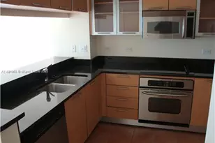 31 SE 5th St, Miami, FL 33131 - Photo 7