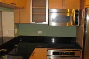 31 SE 5th St, Miami, FL 33131 - Photo 13