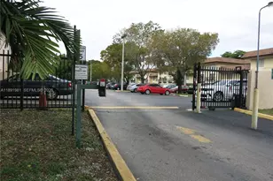 10901 N Kendall Dr, Miami, FL 33176 - Photo 31