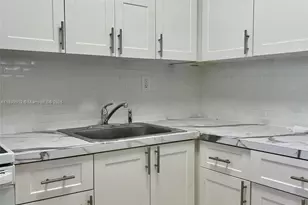 1725 W 60th St, Hialeah, FL 33012 - Photo 11