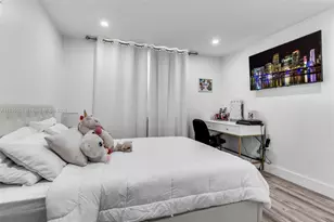 9310 Fontainebleau Blvd, Miami, FL 33172 - Photo 15