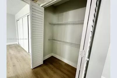 213 Oakridge  N #213, Deerfield Beach, FL 33442 - Photo 13