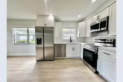213 Oakridge  N #213, Deerfield Beach, FL 33442 - Photo 5