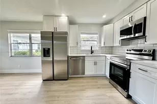 213 Oakridge N, Deerfield Beach, FL 33442 - Photo 5