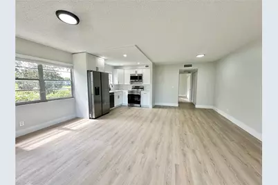 213 Oakridge  N #213, Deerfield Beach, FL 33442 - Photo 3