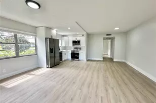 213 Oakridge N, Deerfield Beach, FL 33442 - Photo 3