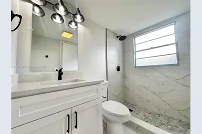 213 Oakridge  N #213, Deerfield Beach, FL 33442 - Photo 7