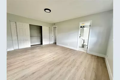 213 Oakridge  N #213, Deerfield Beach, FL 33442 - Photo 9