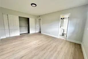 213 Oakridge N, Deerfield Beach, FL 33442 - Photo 9