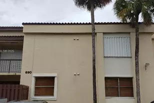 690 W Park Dr, Miami, FL 33172 - Photo 1