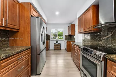 8995 SW 83rd St, Miami, FL 33173 - Photo 9