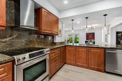 8995 SW 83rd St, Miami, FL 33173 - Photo 11