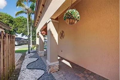 379 NE 25th Ter, Homestead, FL 33033 - Photo 3