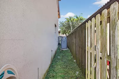 379 NE 25th Ter, Homestead, FL 33033 - Photo 43