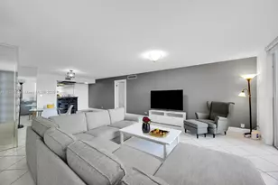 6039 Collins Ave, Miami Beach, FL 33140 - Photo 3