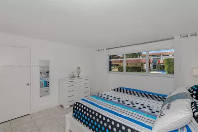 9410 N Hollybrook Lake Dr #11-109, Pembroke Pines, FL 33025 - Photo 13