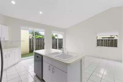 9934 NW 30th St, Doral, FL 33172 - Photo 7