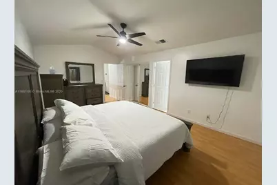 10470 SW 16th St, Pembroke Pines, FL 33025 - Photo 13