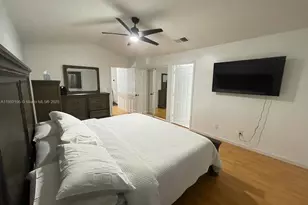 10470 SW 16th St, Pembroke Pines, FL 33025 - Photo 13