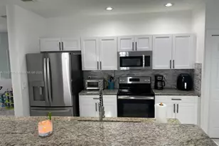 10470 SW 16th St, Pembroke Pines, FL 33025 - Photo 9