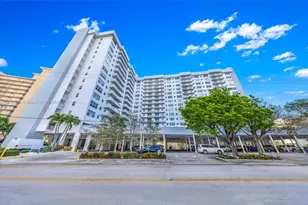 137 Golden Isles Dr, Hallandale Beach, FL 33009 - Photo 21