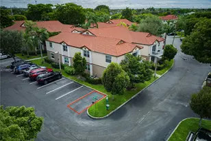 11266 SW 12th St, Pembroke Pines, FL 33025 - Photo 5