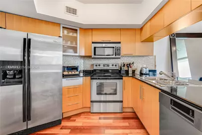 1750 N Bayshore Dr #3001, Miami, FL 33132 - Photo 5