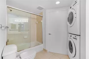 1750 N Bayshore Dr, Miami, FL 33132 - Photo 21