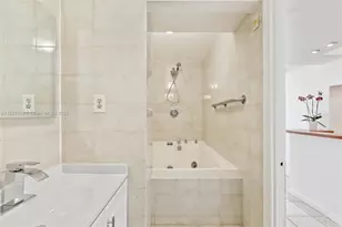 6450 Collins Ave, Miami Beach, FL 33141 - Photo 27