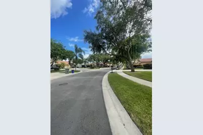10744 Santa Laguna Dr, Boca Raton, FL 33428 - Photo 11