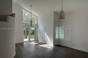 10744 Santa Laguna Dr, Boca Raton, FL 33428 - Photo 5