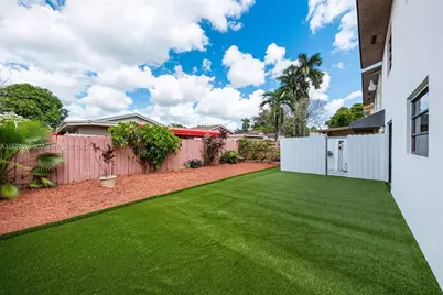 1283 W 42nd St, Hialeah, FL 33012 - Photo 23