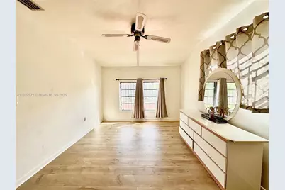 4005 NW 9th St, Miami, FL 33126 - Photo 9