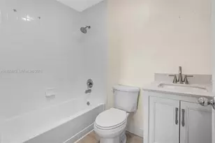 7785 W 30th Ct, Hialeah, FL 33018 - Photo 15