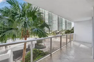 20281 E Country Club Dr, Aventura, FL 33180 - Photo 9