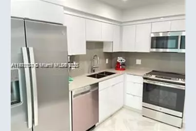 5005 Collins Ave #1423, Miami Beach, FL 33140 - Photo 3