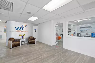 960 W 84th St, Hialeah, FL 33014 - Photo 3