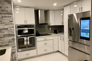 555 NE 15th St, Miami, FL 33132 - Photo 1