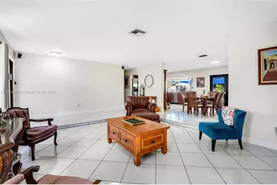 8111 SW 205th St, Cutler Bay, FL 33189 - Photo 5