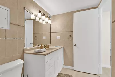 2301 Collins Ave #425, Miami Beach, FL 33139 - Photo 15