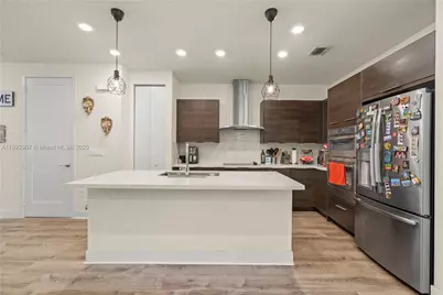 10450 NW 67th St, Doral, FL 33178 - Photo 5