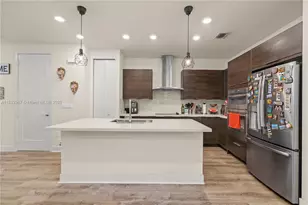 10450 NW 67th St, Doral, FL 33178 - Photo 5