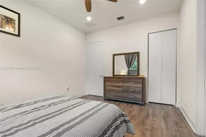 10450 NW 67th St, Doral, FL 33178 - Photo 13