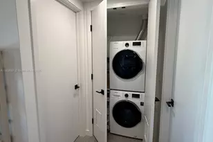 227 NE 2nd St, Miami, FL 33132 - Photo 23