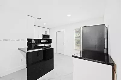 8201 SW 7th Ct, North Lauderdale, FL 33068 - Photo 15