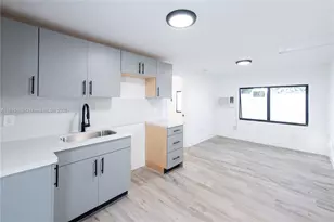 764 NW 36th Ave, Miami, FL 33125 - Photo 3